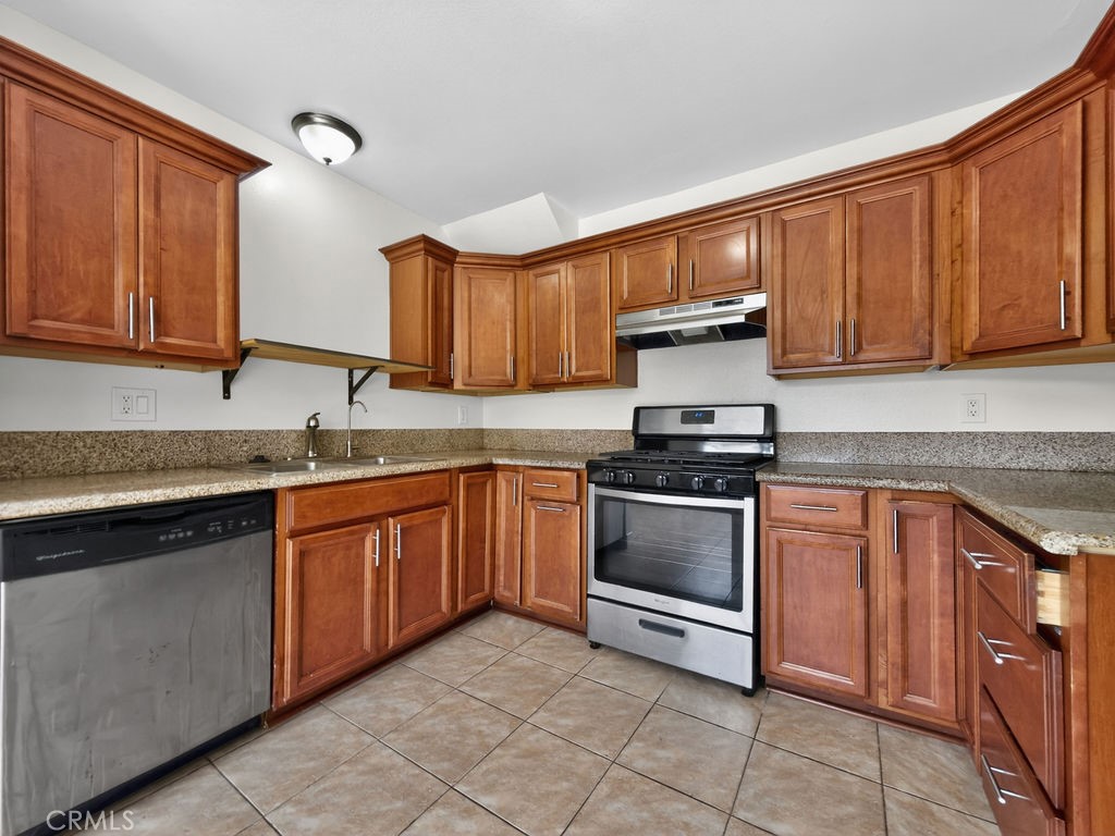 1381 S Walnut 2304 Property Photo 3