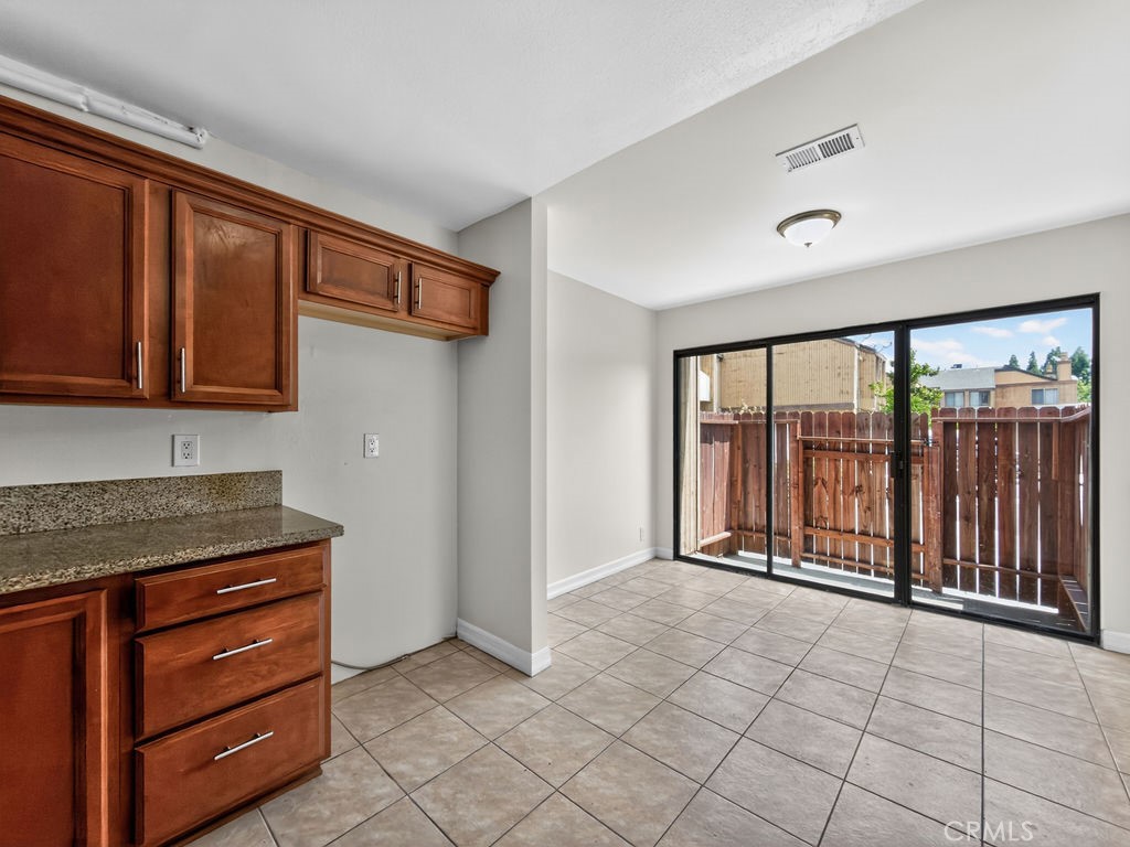 1381 S Walnut 2304 Property Photo 4