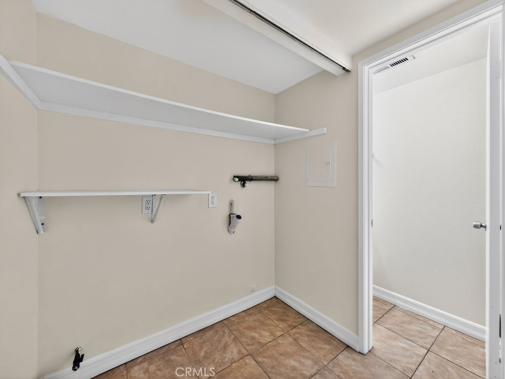 1381 S Walnut 2304 Property Photo 10