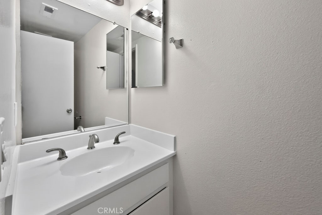 1381 S Walnut 2304 Property Photo 11