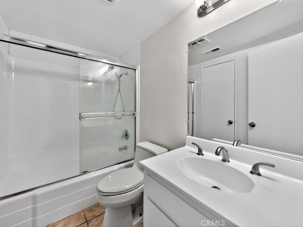 1381 S Walnut 2304 Property Photo 18