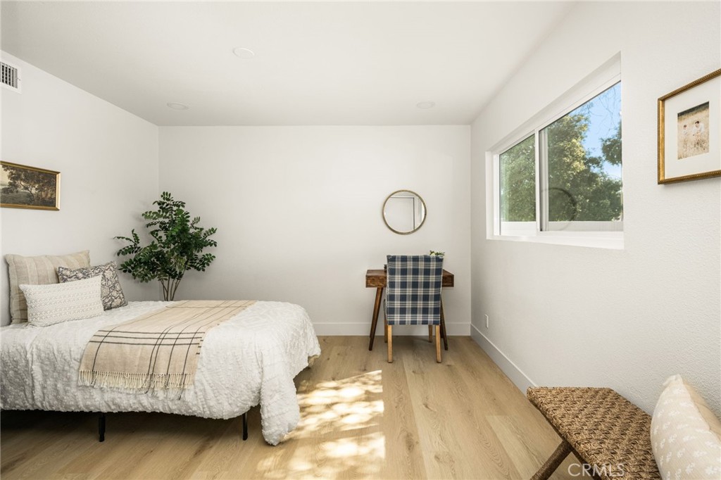 1922 W Flora Street Property Photo 49