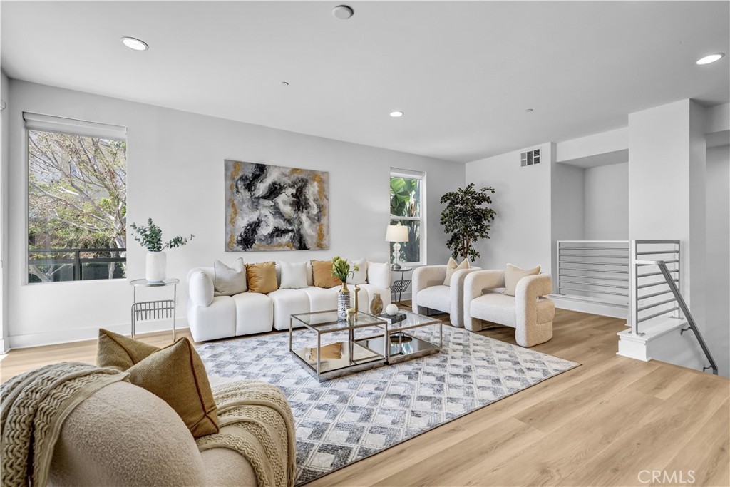 600 Rockfeller Property Photo 1