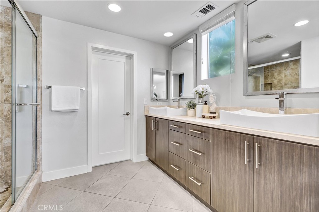 600 Rockfeller Property Photo 11
