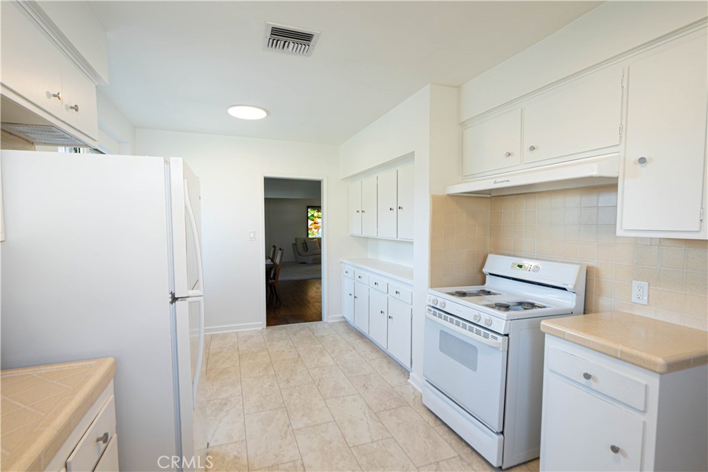 2572 Silver Ridge Property Photo 5