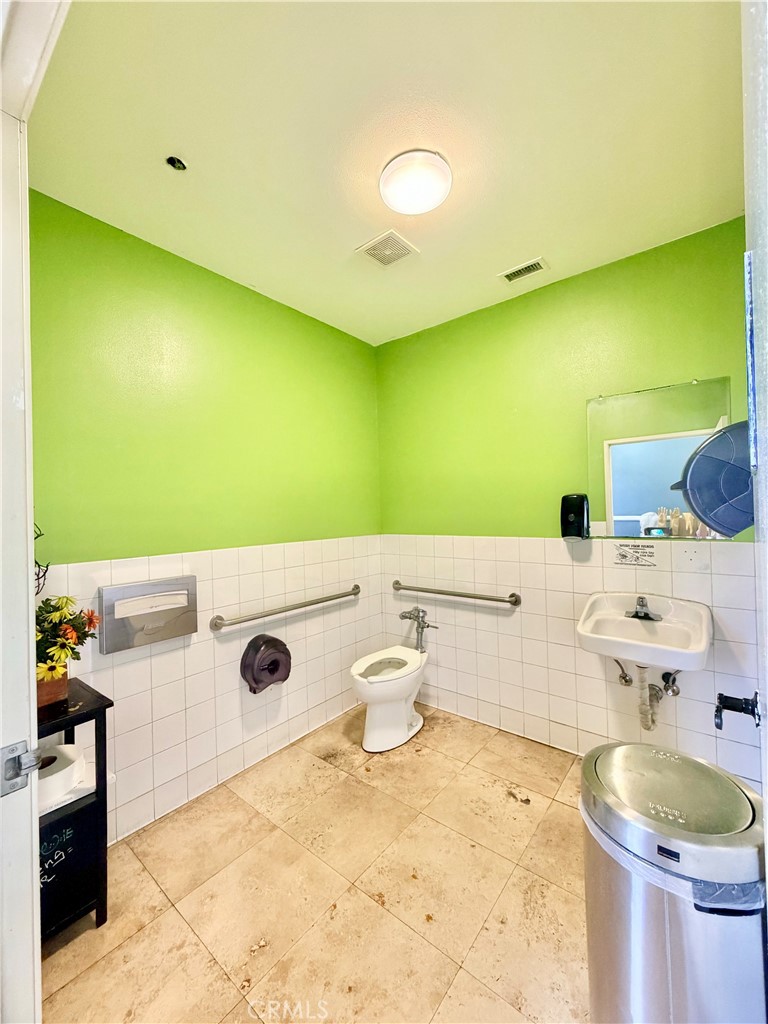 15606 Brookhurst St E Property Photo 16