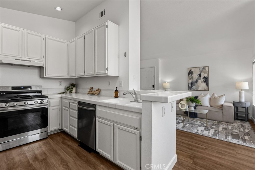 135 Chaumont Property Photo 17
