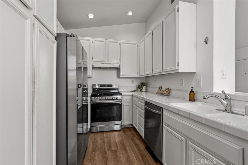 135 Chaumont Property Photo 18