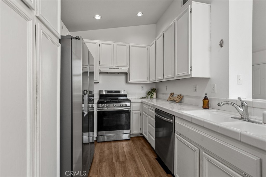 135 Chaumont Property Photo 18