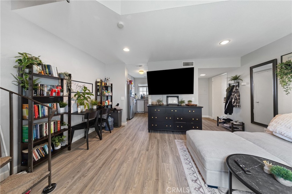 23345 La Crescenta Property Photo 4