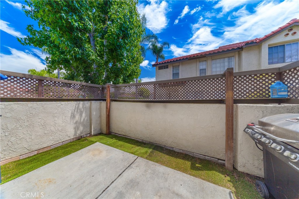 23345 La Crescenta Property Photo 8