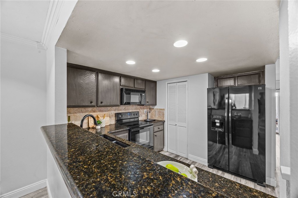 18741 Applewood Property Photo 9