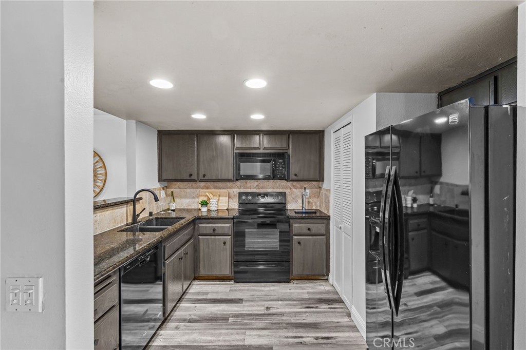18741 Applewood Property Photo 10