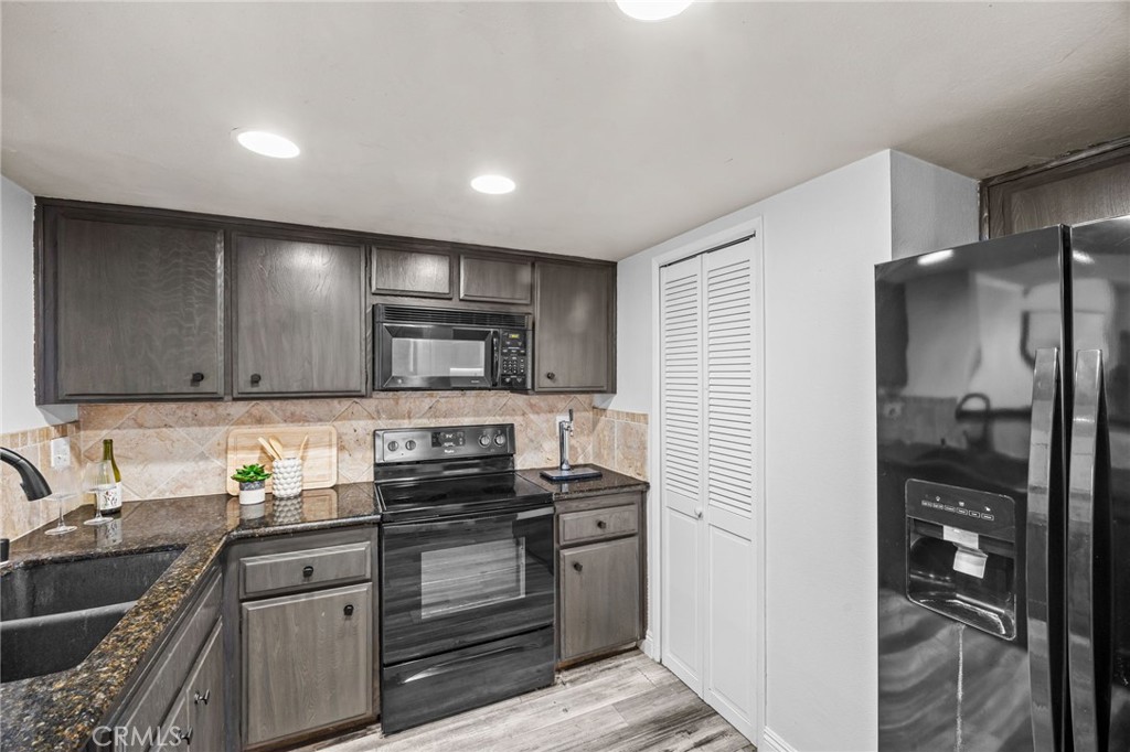 18741 Applewood Property Photo 12