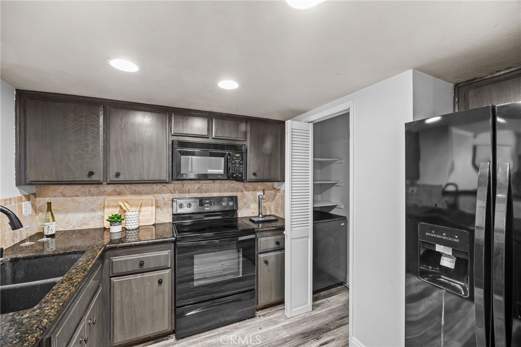 18741 Applewood Property Photo 13