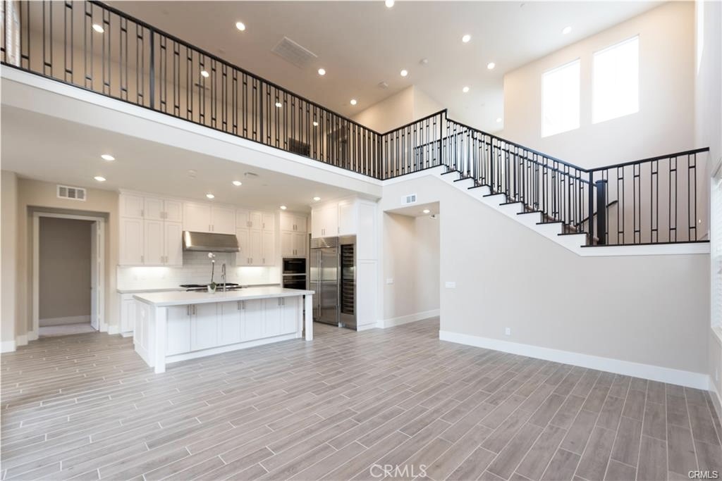 77 Gravity Property Photo 3