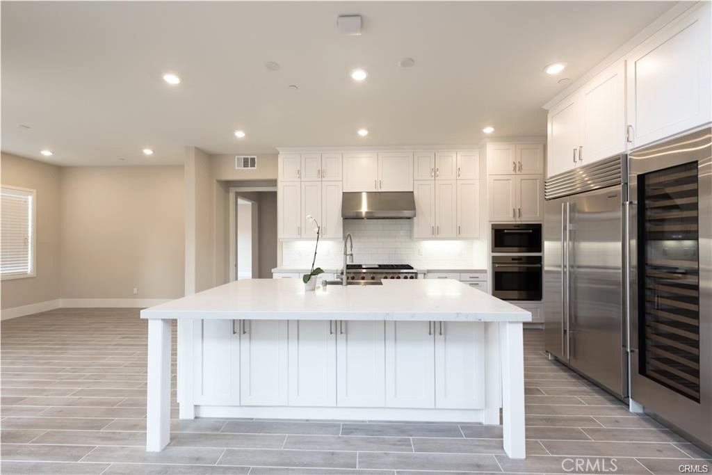 77 Gravity Property Photo 4