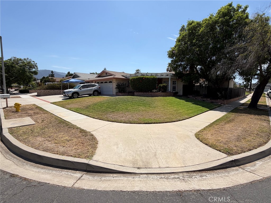 2040 Santa Barbara Property Photo 2