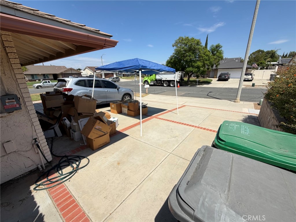2040 Santa Barbara Property Photo 3