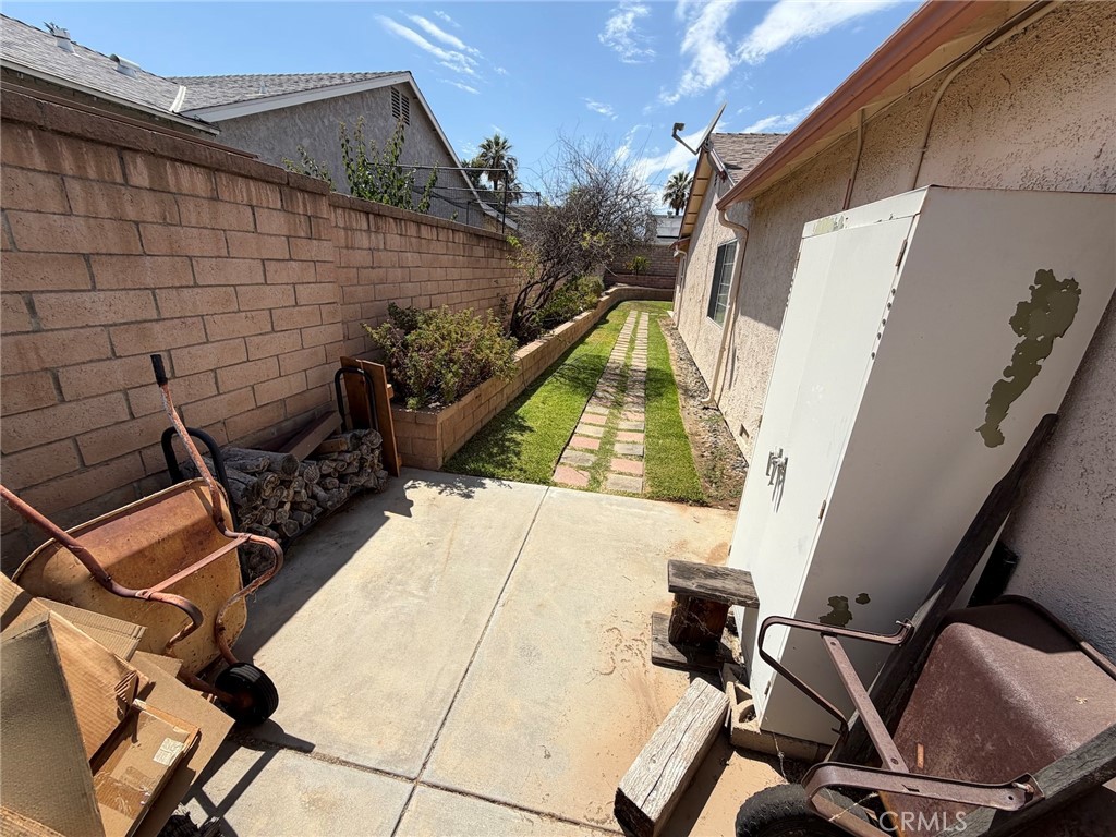 2040 Santa Barbara Property Photo 5