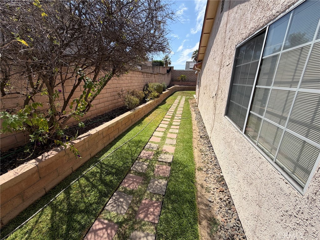 2040 Santa Barbara Property Photo 7