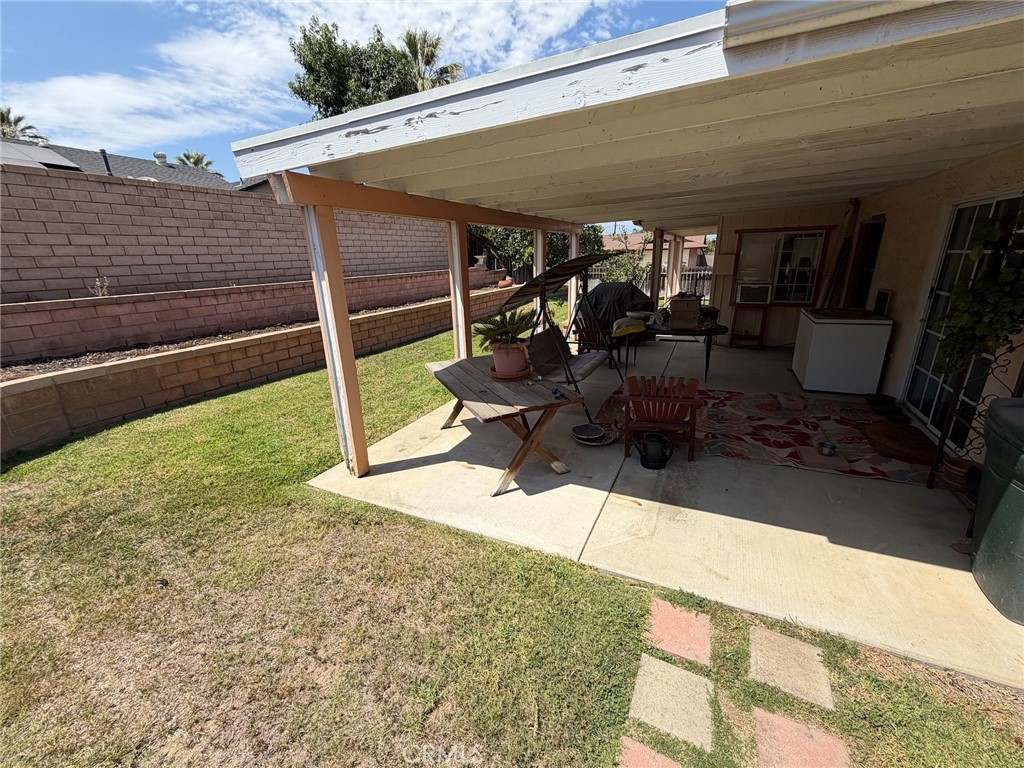 2040 Santa Barbara Property Photo 9