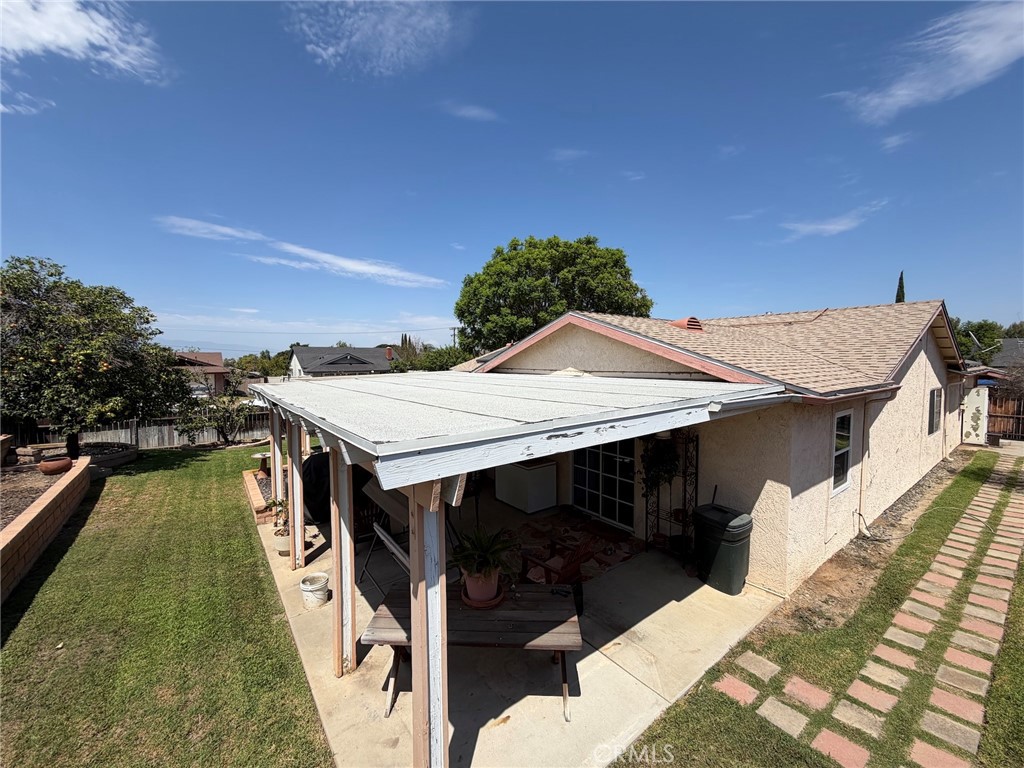 2040 Santa Barbara Property Photo 12