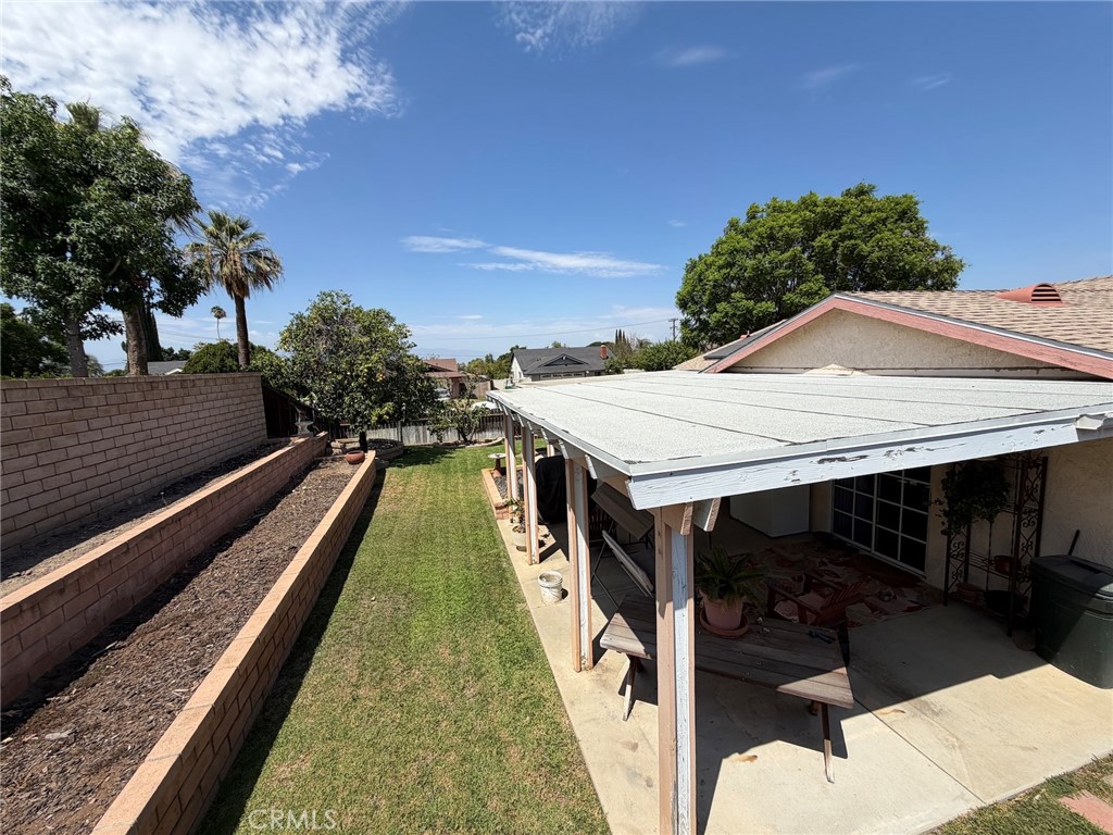 2040 Santa Barbara Property Photo 13