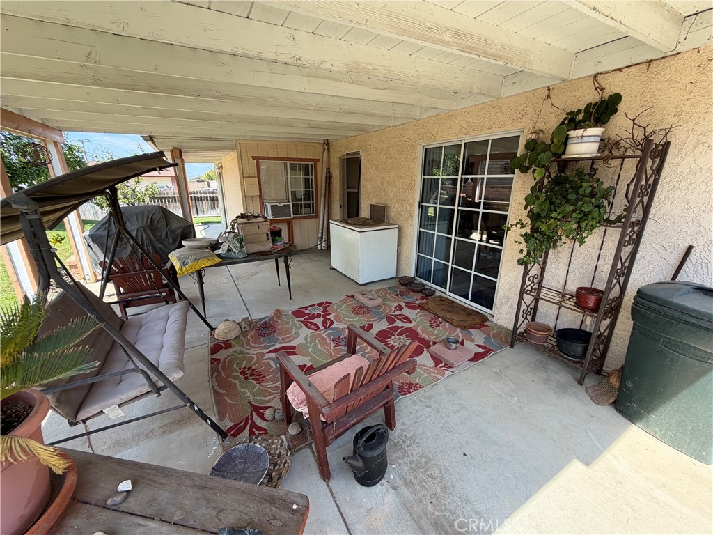 2040 Santa Barbara Property Photo 14
