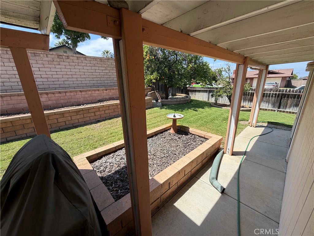 2040 Santa Barbara Property Photo 15