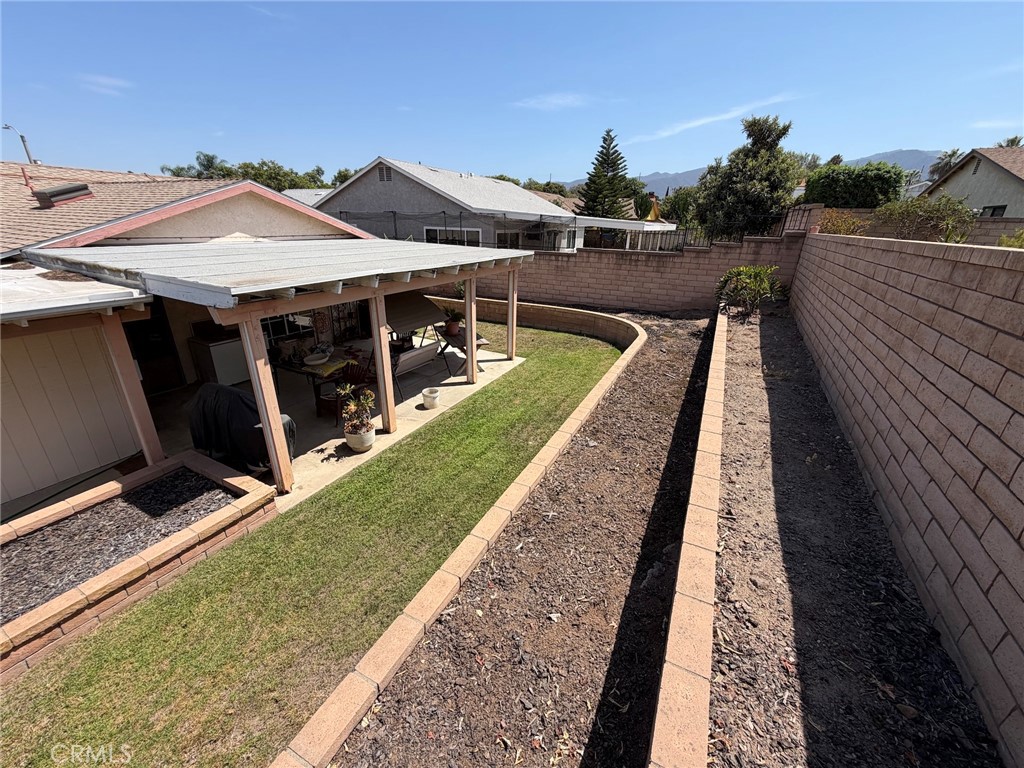 2040 Santa Barbara Property Photo 16