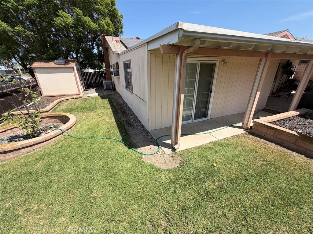 2040 Santa Barbara Property Photo 20