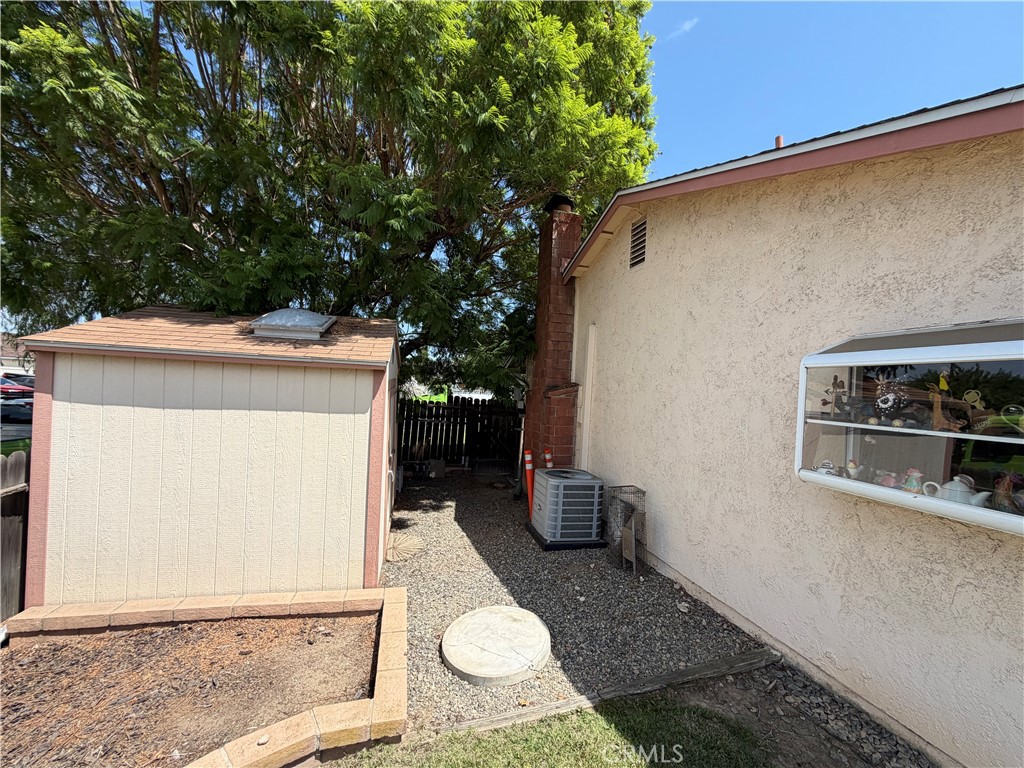 2040 Santa Barbara Property Photo 23