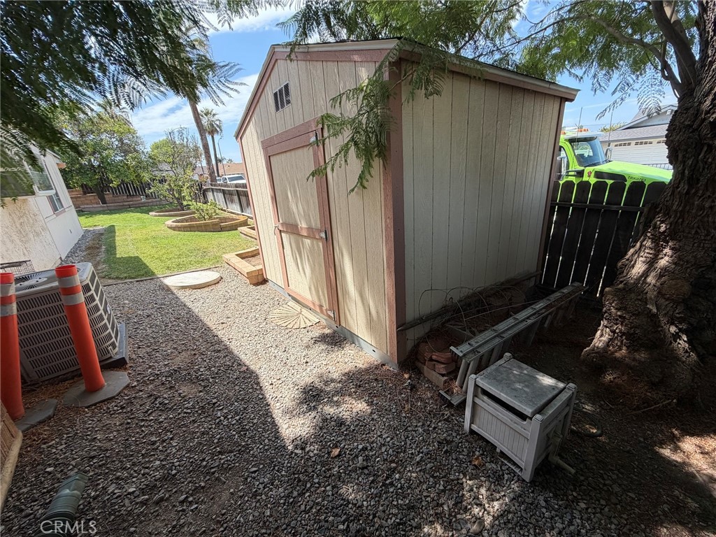 2040 Santa Barbara Property Photo 25