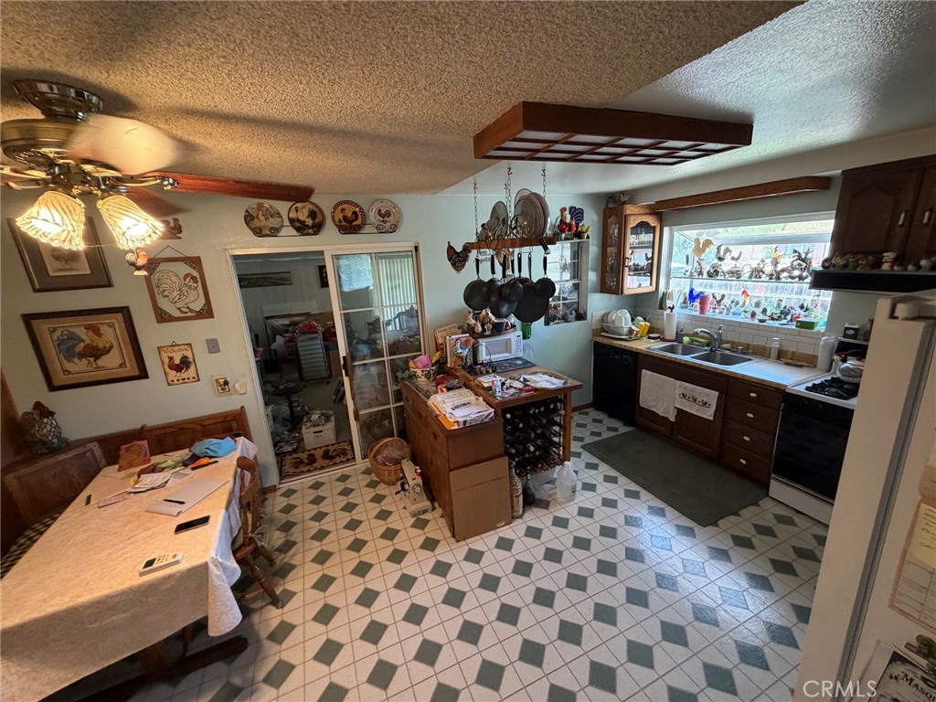 2040 Santa Barbara Property Photo 28