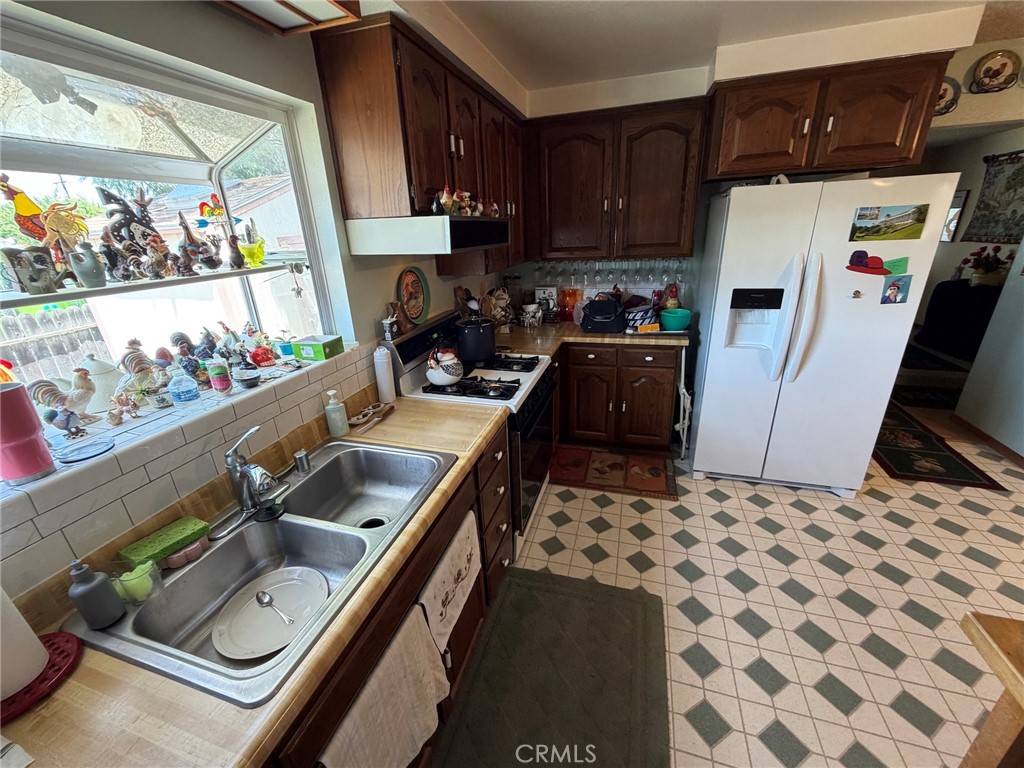 2040 Santa Barbara Property Photo 29