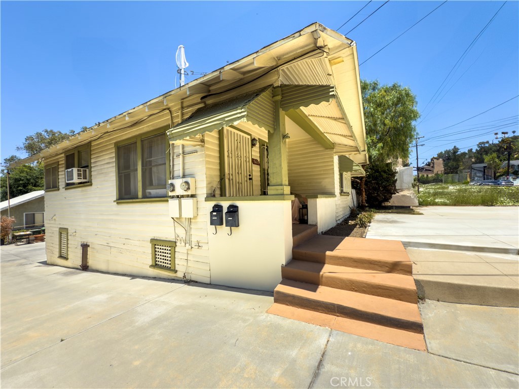 3621 Griffin Avenue Property Photo 3
