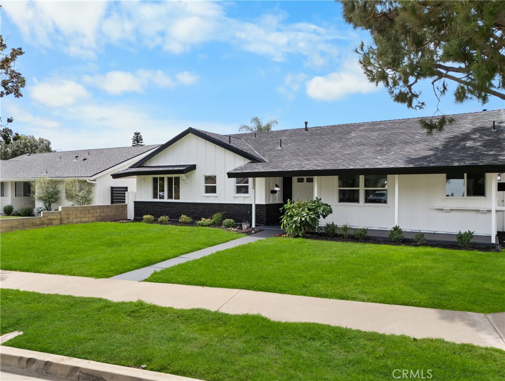 3230 N Pinewood Street Property Photo 4
