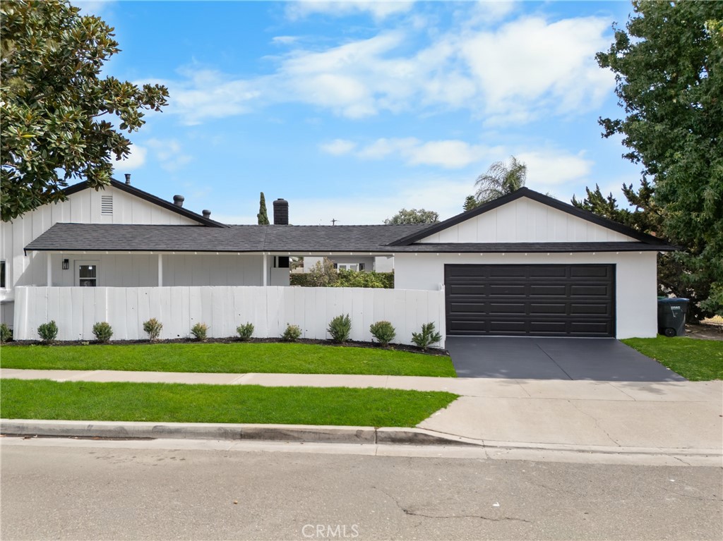 3230 N Pinewood Street Property Photo 5