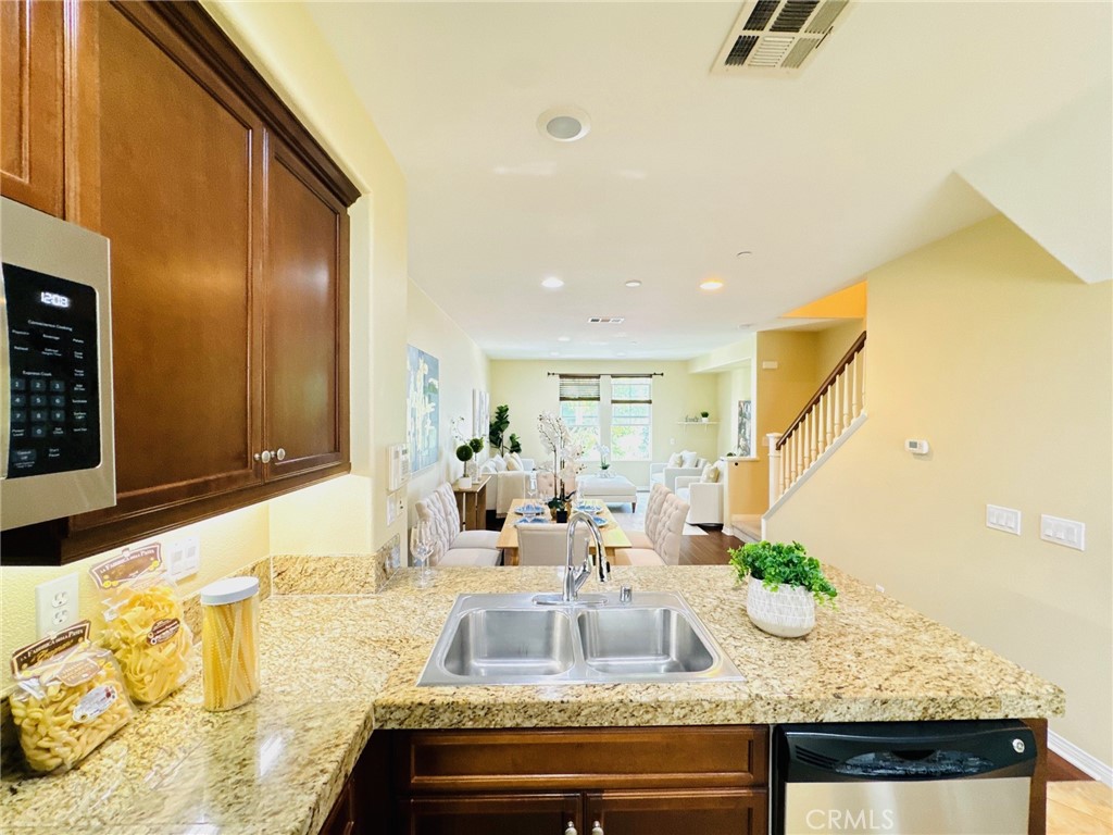 1123 Abelia Property Photo 4