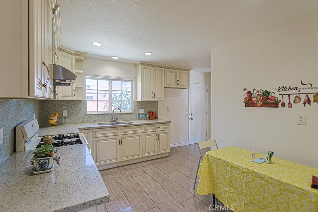 12132 Hackamore Property Photo 4