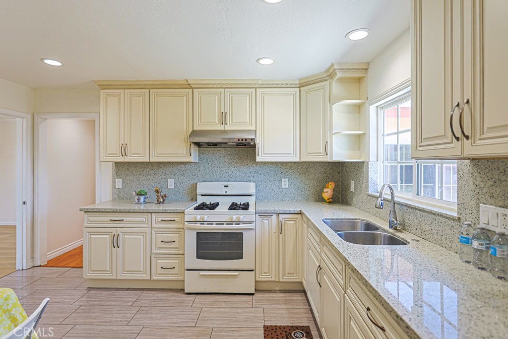 12132 Hackamore Property Photo 5