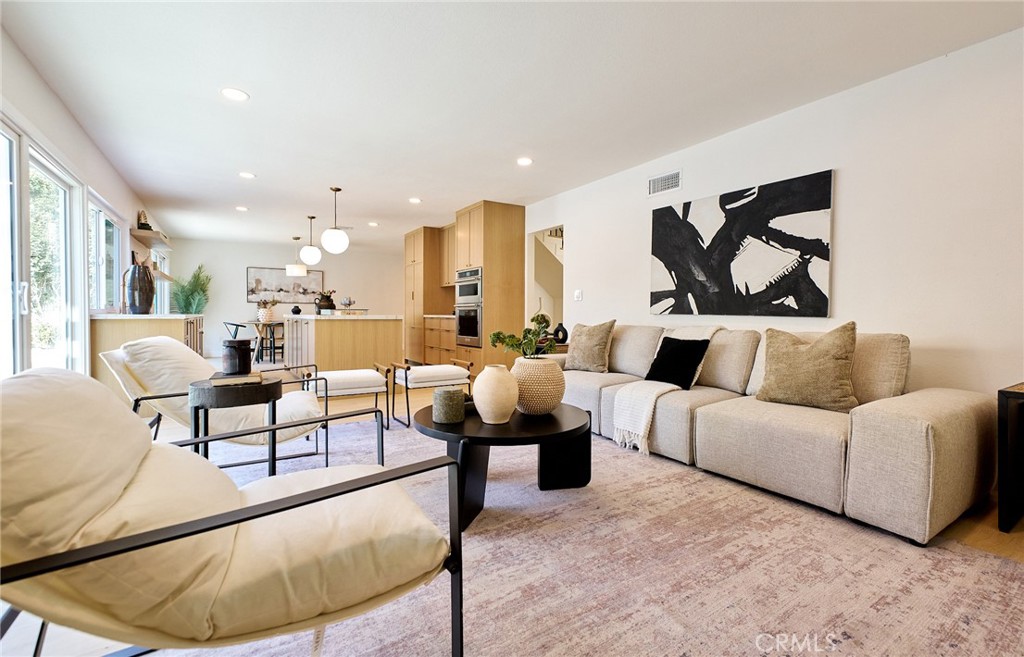 11208 Rose Property Photo 3