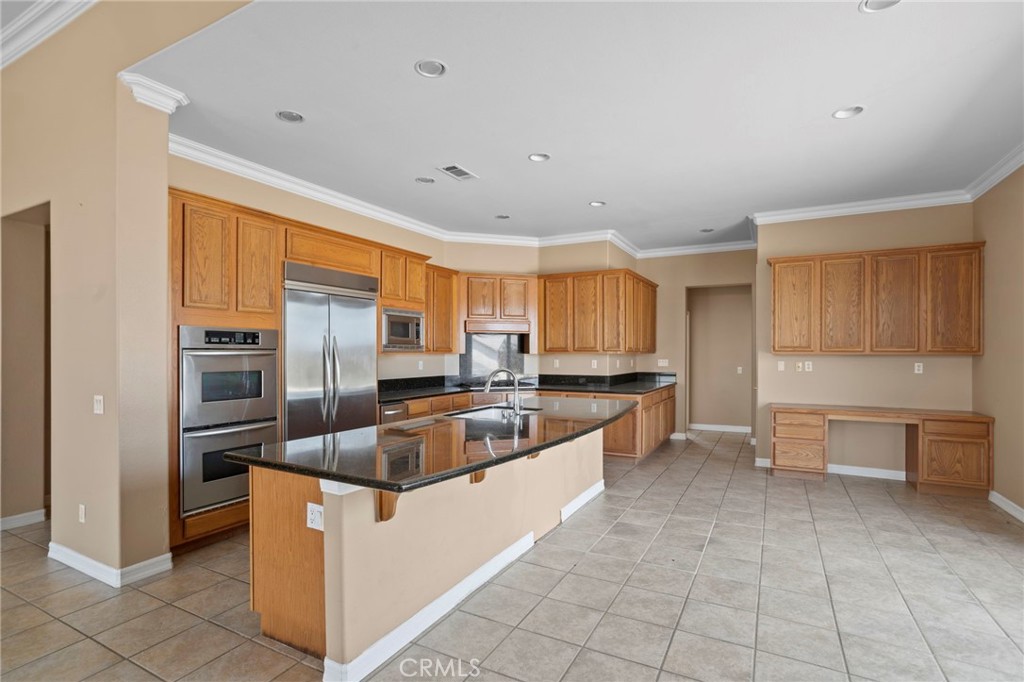 18530 Oak Park Property Photo 4