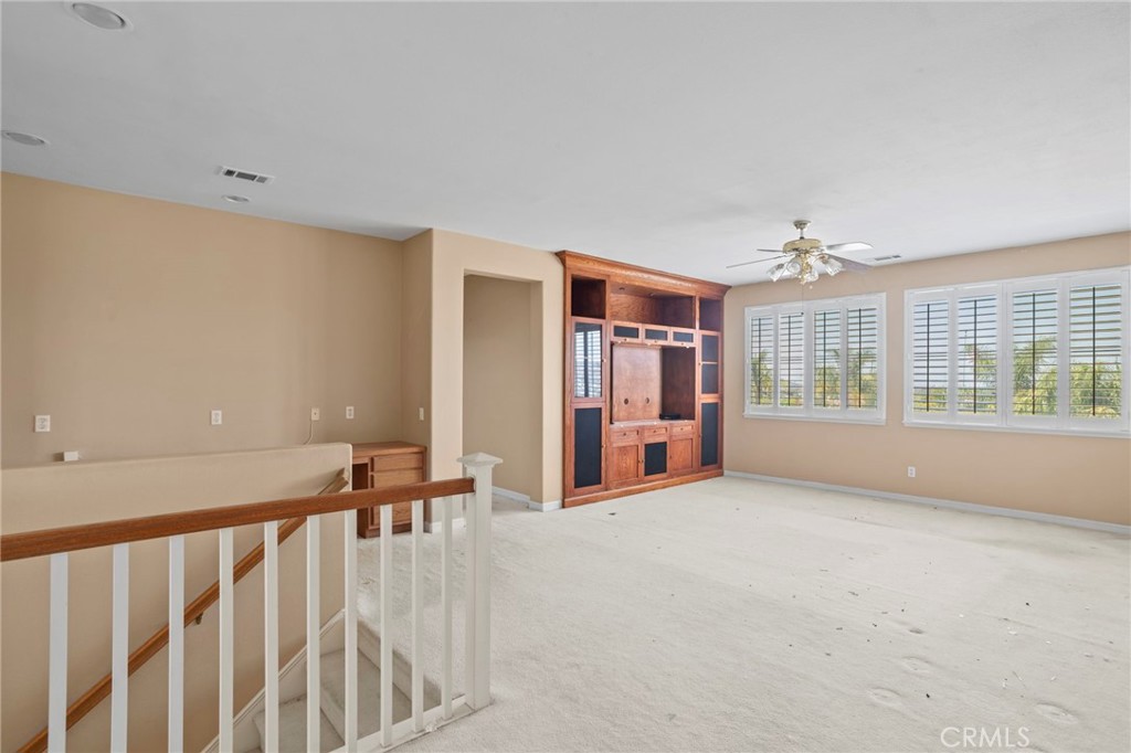18530 Oak Park Property Photo 7