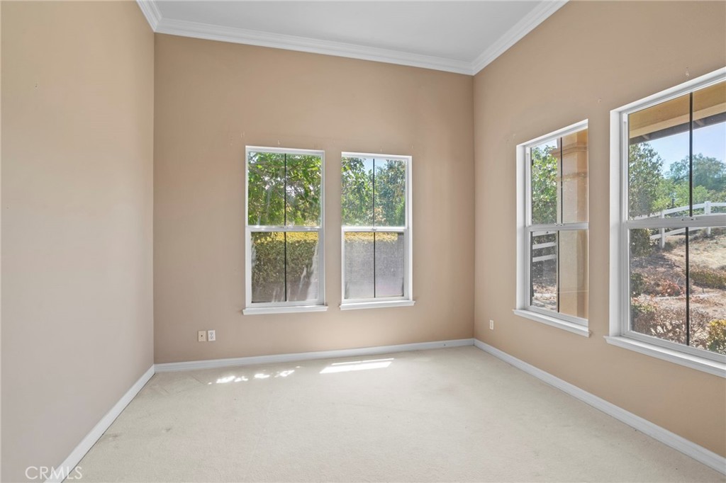 18530 Oak Park Property Photo 9