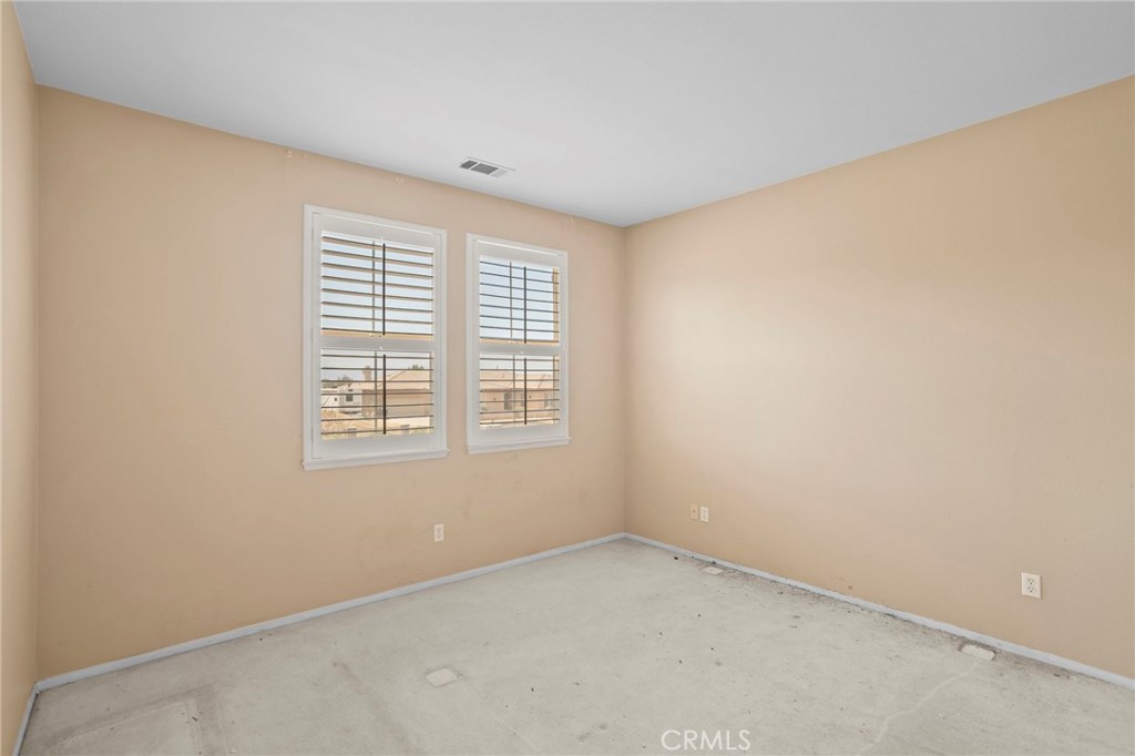 18530 Oak Park Property Photo 13