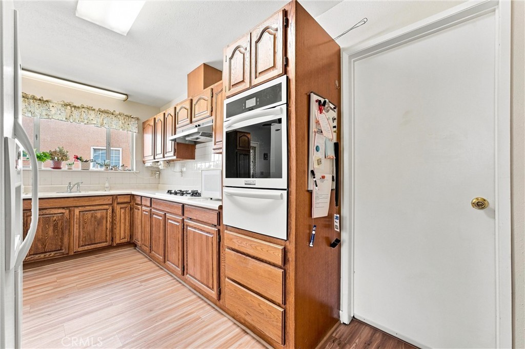 15303 Bluefield Ave Property Photo 6