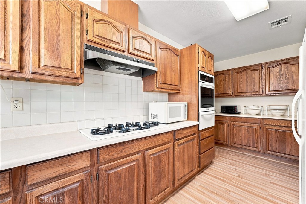 15303 Bluefield Ave Property Photo 9