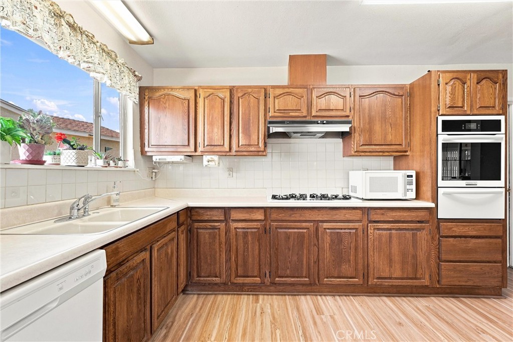 15303 Bluefield Ave Property Photo 10